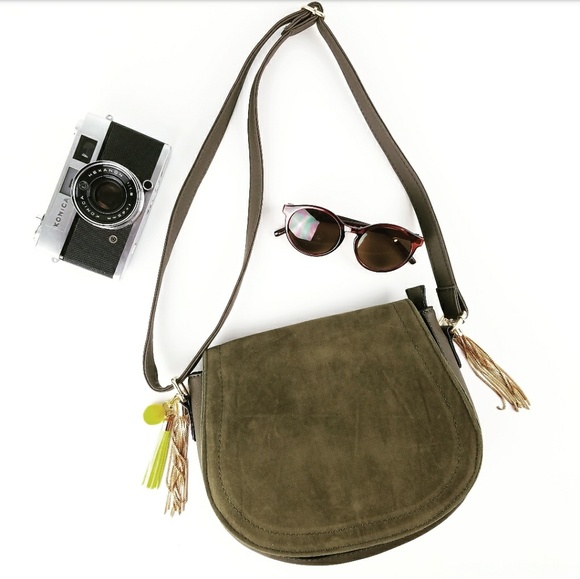 Handbags - NWOT Olive Green Faux Leather Saddlebag Crossbody
